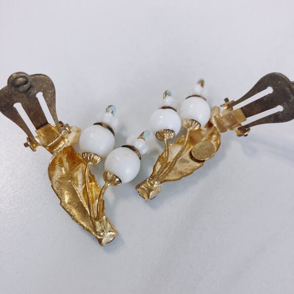 VTG Made In Austria Clip On Earrings White Glass Blue Rhinestone 1950s - Picture 8 of 13